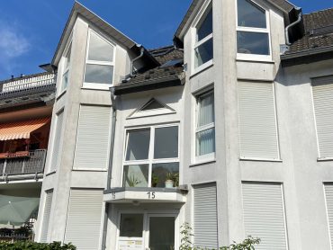 Wunderschöne Dreizimmer-Maisonette-Galerie-Wohnung mit sonnigem Balkon