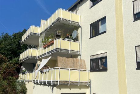 Renovierungsbedürftige 4ZW mit zwei Balkonen
