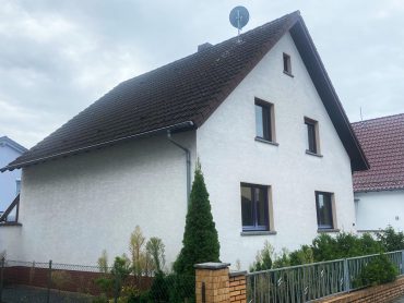 Freistehendes Einfamilienhaus mit Garage