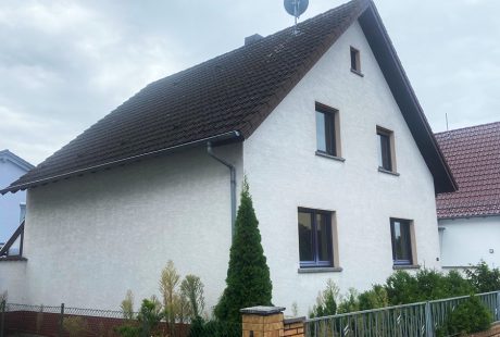 Freistehendes Einfamilienhaus mit Garage