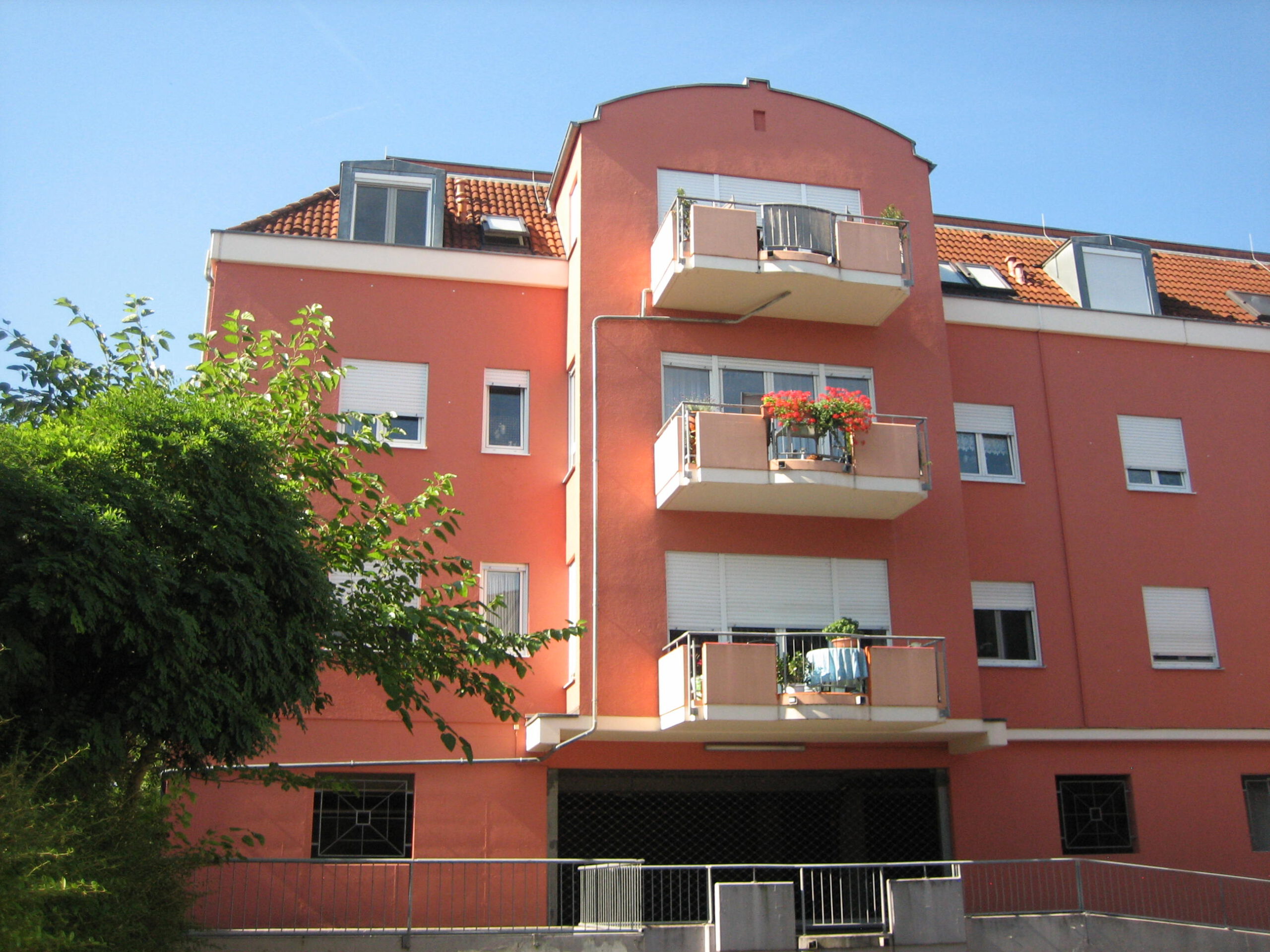ETW mit Loggia und Balkon