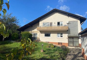 Gesuchtes Zweifamilienhaus in direkter Feldrandlage