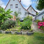 Freistehendes 2FH mit großem Garten